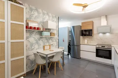 Una cocina o zona de cocina en LolaZen LasCanteras