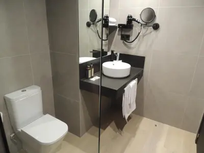 Un baño de Hotel LIVVO La Escarlata