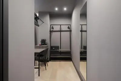 Una televisión o centro de entretenimiento en Hotel LIVVO La Escarlata