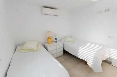 Cama o camas de una habitación en Terraced 2 bedroom beach rental