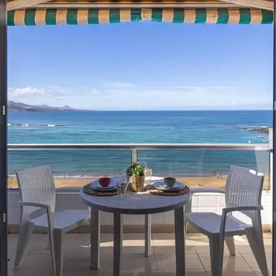 Estudio frente a la playa de Las Canteras S63