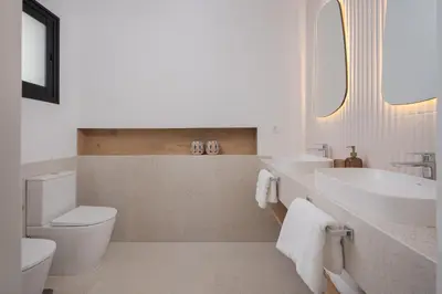Un baño de Eden Salobre