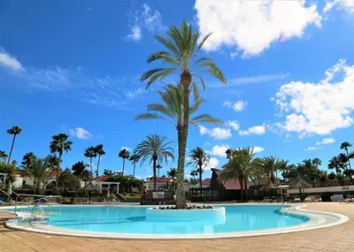 Piscina en o cerca de Newly listed and renovated Bungalow in Parque Golf Maspalomas