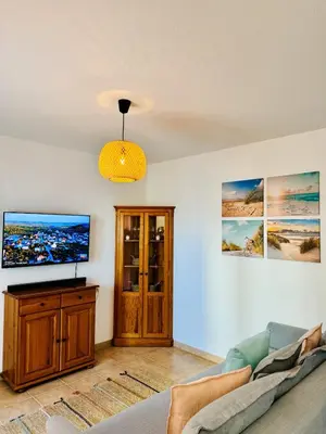 Una televisión o centro de entretenimiento en Gran Canaria CASA SUNNY by Jacek Budek