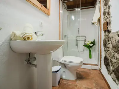 Un baño de Las Calas B by Villas Rivero