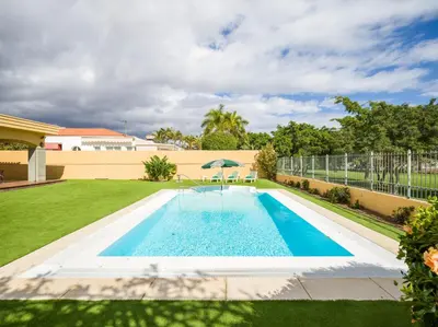 Piscina en o cerca de Golf Views Home By CanariasGetaway