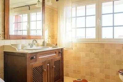 Un baño de Villa con Piscina en la Playa