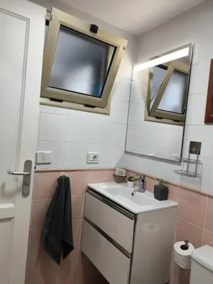 Un baño de JOCA House IV Las Canteras