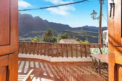 Vista general de una montaña o vista desde la casa o chalet
