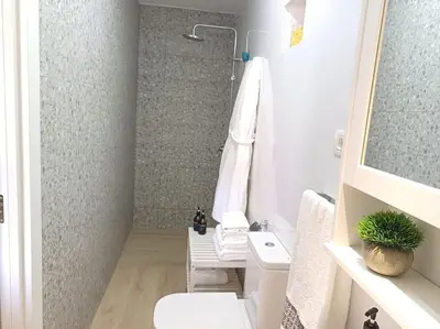 Un baño de DRAGO 100, quiet and friendly