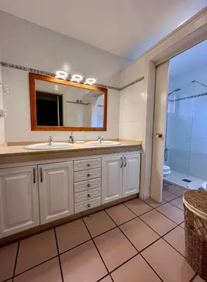 Un baño de Doral Paradise Gran Canaria
