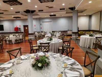 Un restaurante o sitio para comer en Hotel Escuela Santa Brígida