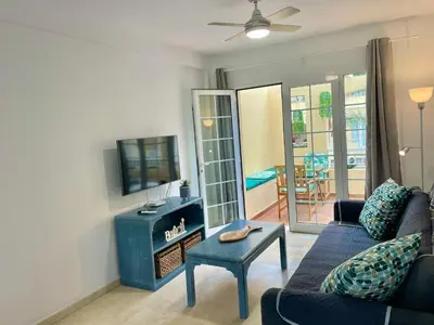 Una televisión o centro de entretenimiento en Casa Melo by SunHousesCanarias