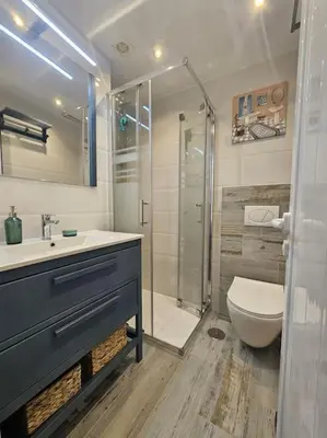 Un baño de La Conchita by CASAS COCODRILO