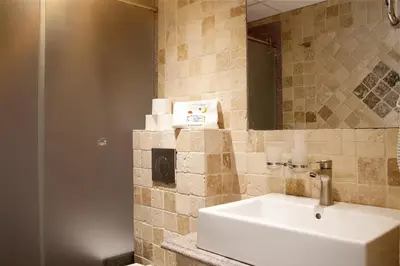 Un baño de Villa Magna