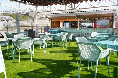 Un restaurante o sitio para comer en Balcon del Mar