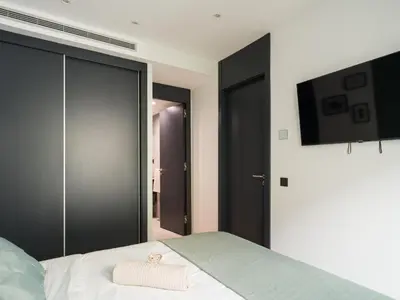 Una televisión o centro de entretenimiento en Apartamento con Gimnasio cerca playa de Las Canteras D3A