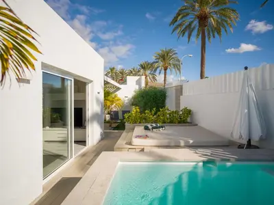 Piscina en o cerca de Porto Mare 42 with heated pool on the Front Line by CanaryScape
