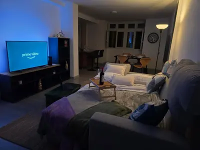 Una televisión o centro de entretenimiento en The Blue Tamadaba
