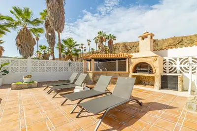 Un patio o zona al aire libre en HORIZON VACATION HOME - Casa Feliz