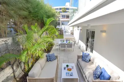 Un balcón o terraza de Oasis Serenity by VillaGranCanaria