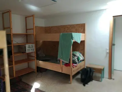 Plano de Bett 3 im Männer-4-Bettzimmer NUR Männer ONLY men SOLO hombres