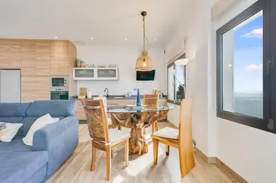Una cocina o zona de cocina en Home2Book Coastal Retreat with Sea Views, Arinaga