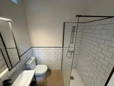 Un baño de Comfy design isleta near the beach