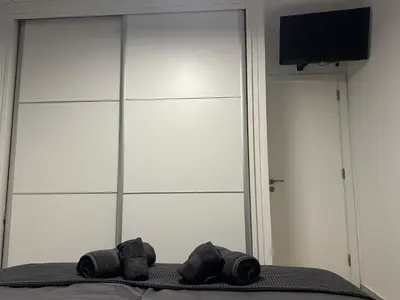 Una televisión o centro de entretenimiento en Cozy Apartament Maspalomas