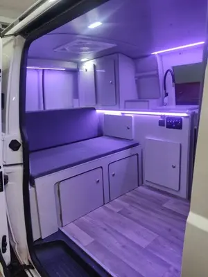 Una cocina o zona de cocina en Autocaravana camper Volkswagen gran canaria