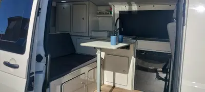 Una cocina o zona de cocina en Autocaravana camper Volkswagen gran canaria