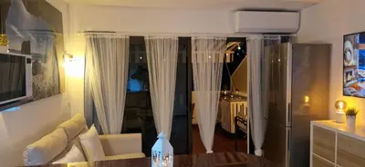 Una televisión o centro de entretenimiento en lujoso apartamento con vistas a la playa en el Sur de Gran Canaria