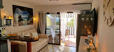 Zona de estar de lujoso apartamento con vistas a la playa en el Sur de Gran Canaria