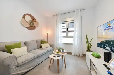 Una televisión o centro de entretenimiento en El Corazon en el Puerto by VillaGranCanaria