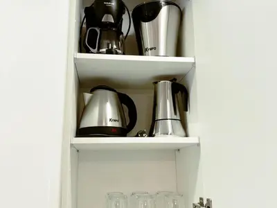 Utensilios para hacer té y café en Milu Holiday Home