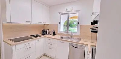 Una cocina o zona de cocina en Sunnypalms Casa Mar 22