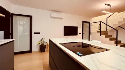 Una televisión o centro de entretenimiento en Click&Guest - Jungle House in Maspalomas