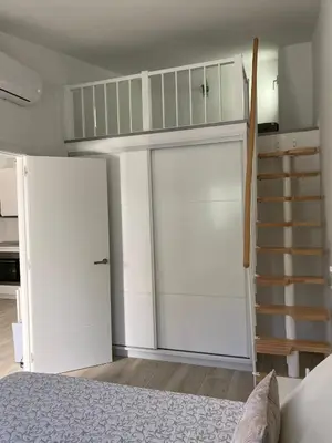 Cama o camas de una habitación en Bungalow con entrada privada y gran terraza soleada - ALHU
