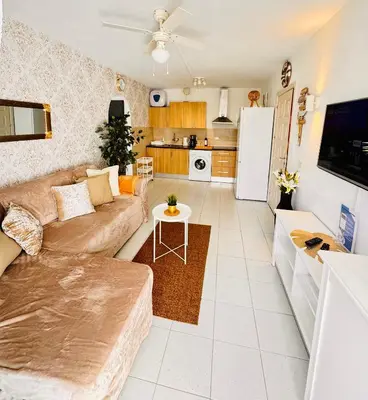 Una cocina o zona de cocina en Atlantic Ocean & Beach Views - Holiday Club Suite