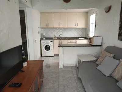 Una cocina o zona de cocina en private Bungalow next to Yumbo Center
