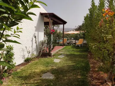 Jardín al aire libre en lovely bungalow with parking