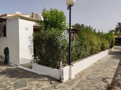 Jardín al aire libre en lovely bungalow with parking