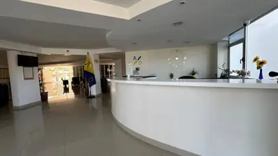 El vestíbulo o zona de recepción de Apartamentos Danubio, Modernes Apartment mit Poolblick und seitlichem Meerblick, Wohnzimmer und 1 Schlafzimmer, 4 Etage, im Herzen von Playa del Inglés, Gran Canaria