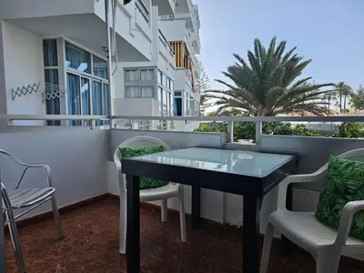 Un balcón o terraza de Barbados Tirajana Two Bedroom Apartment