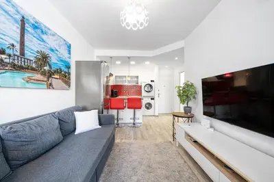 Una televisión o centro de entretenimiento en Luxury Pool View Apartment Iguazu
