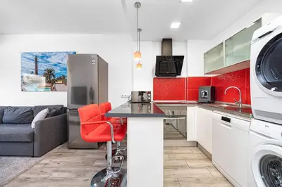 Una cocina o zona de cocina en Luxury Pool View Apartment Iguazu