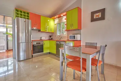 Una cocina o zona de cocina en Santa Barbara Tropical