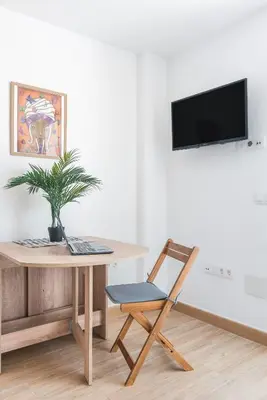 Una televisión o centro de entretenimiento en Home2Book Cozy Seaside Apt Las Canteras Beach