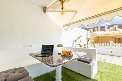 Una televisión o centro de entretenimiento en HORIZON VACATION HOME - Yucatán Coastal Oasis