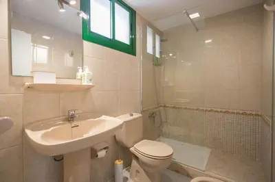 Un baño de Bright Tirma Home - Relax & Chill Terrace